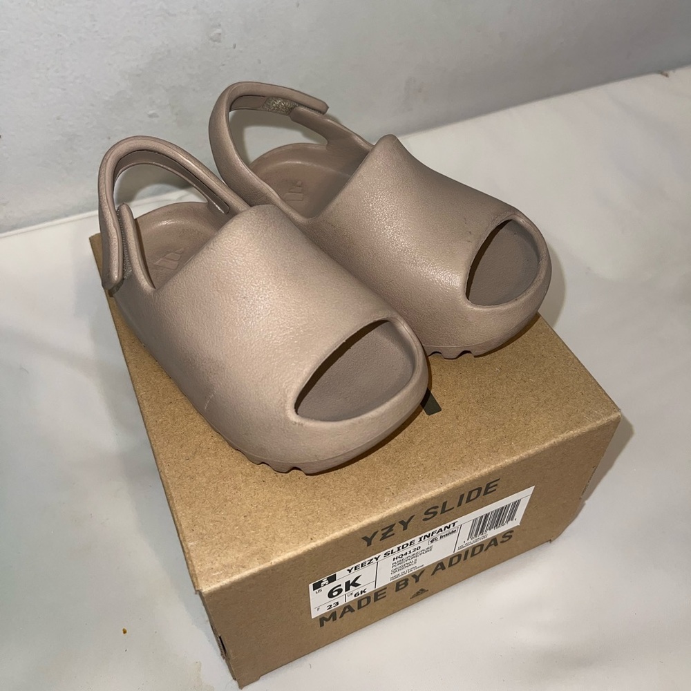 6K Yeezy slides